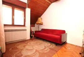 Zagreb, Rudeš, kuća s dva stana i garažom, 170m2, Zagreb, Casa