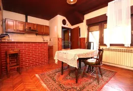 Zagreb, Rudeš, kuća s dva stana i garažom, 170m2, Zagreb, Casa