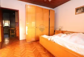 Zagreb, Rudeš, kuća s dva stana i garažom, 170m2, Zagreb, Casa