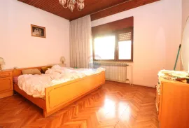 Zagreb, Rudeš, kuća s dva stana i garažom, 170m2, Zagreb, Casa