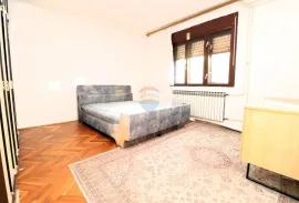 Zagreb, Rudeš, kuća s dva stana i garažom, 170m2, Zagreb, Casa