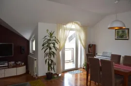 SESVETE, centar, 5-sobni 140,46 m2,balkon,garaža+PM, Zagreb, Wohnung