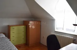 SESVETE, centar, 5-sobni 140,46 m2,balkon,garaža+PM, Zagreb, Wohnung