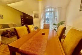 SESVETE, centar, 5-sobni 140,46 m2,balkon,garaža+PM, Zagreb, Wohnung