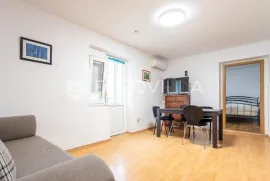 Podstrana, Strožanac, jednosobni apartman za dugoročni najam  40 m2, Podstrana, Appartment