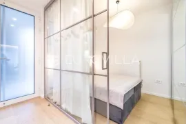 Zagreb, Crvenog križa, novoadaptiran dvosoban stan na 1. katu s balkonom, Zagreb, Apartamento