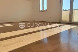 Pula, Gregovica, obiteljski stan s vrtom na idealnoj lokaciji, Pula, Appartment