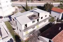 Imotski samostojeća kuća 546 m2 roh-bau - prilika!, Imotski, Maison