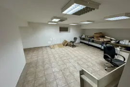 PROSTOR ZA VAŠ POSAO NA ODLIČNOJ LOKACIJI, Pula, Commercial property