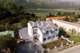 CRIKVENICA, ZALEĐE - Luksuzna vila s unutarnjim bazenom i saunom – idealna investicija za turizam!, Vinodolska Općina, Famiglia