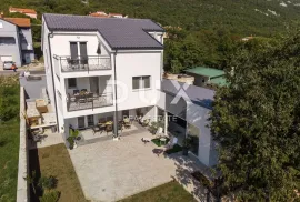 CRIKVENICA, ZALEĐE - Luksuzna vila s unutarnjim bazenom i saunom – idealna investicija za turizam!, Vinodolska Općina, Famiglia