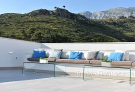 Atraktivna vila s krovnim bazenom, prvi red do mora, Makarska, House