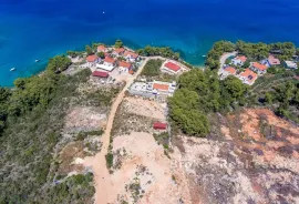 Prostrani građevinski teren u blizini mora s pogledom, Hvar, Land