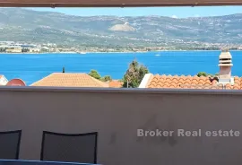 Apartmanska kuća s otvorenim pogledom na more, Trogir, Maison