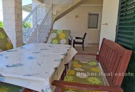 Apartmanska kuća s otvorenim pogledom na more, Trogir, Maison