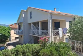 Apartmanska kuća s otvorenim pogledom na more, Trogir, Maison