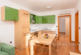 Apartmanska kuća prekrasnim pogledom i blizinom mora, Makarska, Famiglia