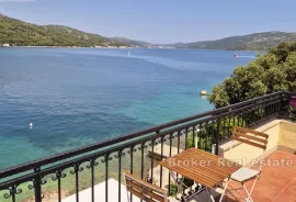 Samostojeća kuća uz plažu, Trogir, Maison