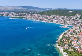 Prostrano građevinsko zemljište s pogledom na more, Trogir, Terreno