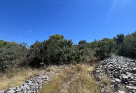 Prostrano građevinsko zemljište s pogledom na more, Trogir, Terreno