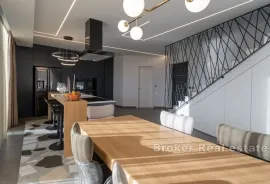 Penthouse s pogledom na more na dominantnoj poziciji, Opatija, Appartamento