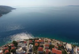 Atraktivno građevinsko zemljište prvi red do mora, Trogir, Terreno