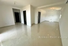 Moderan dvosobni apartman s pogledom na more, Rogoznica, Appartamento