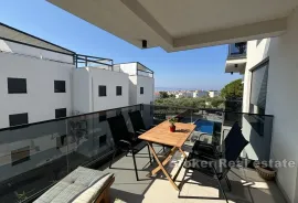 Moderan apartman s djelomičnim pogledom na more, Trogir, Appartamento