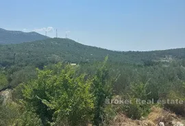 Građevinsko zemljište u mirnom okruženju, Omiš, Arazi