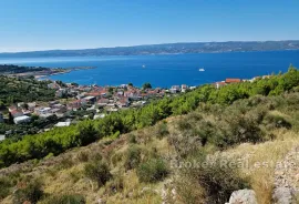 Građevinsko zemljište s idejnim projektom i pogledom na more, Omiš, Terreno