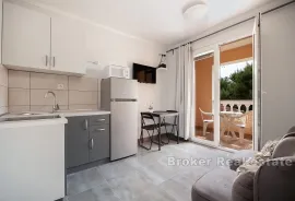 Apartmanska kuća s restoranom, Lanišće, Famiglia