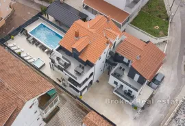 Moderna vila sa šest apartmanskih jedinica, Trogir, House