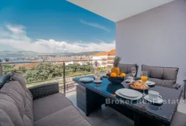 Moderan apartman s pogledom na more, Trogir, Kвартира