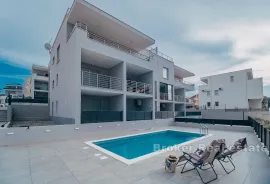 Moderan apartman s pogledom na more, Trogir, Kвартира