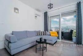 Moderan apartman s pogledom na more, Trogir, Kвартира