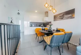 Moderan apartman s pogledom na more, Trogir, Kвартира