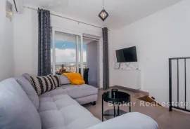 Moderan apartman s pogledom na more, Trogir, Kвартира