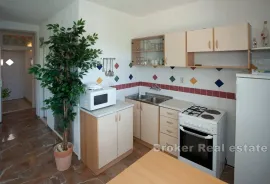 Apartmanska kuća drugi red od mora s otvorenim pogledom na more, Marina, Famiglia