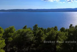 Zemljište sa pogledom na more i građevinskom dozvolom, Omiš, Arazi