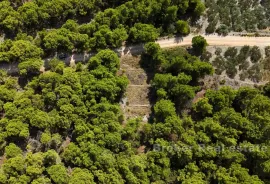 Zemljište sa pogledom na more i građevinskom dozvolom, Omiš, Arazi