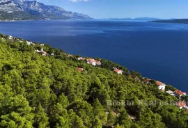 Zemljište sa pogledom na more i građevinskom dozvolom, Omiš, Arazi