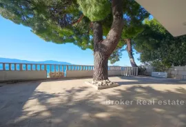 Kuća prvi red do mora, Makarska, House