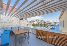 Izuzetan stan u centru grada sa terasom i pogledom na more, Hvar, Wohnung