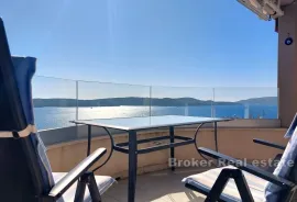 Penthouse s pogledom na more, Trogir, Flat