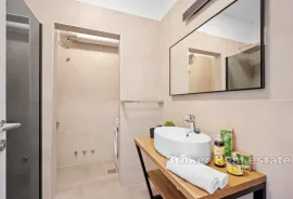 Luksuzan penthouse s bazenom i prekrasnim pogledom na more, Trogir, Διαμέρισμα