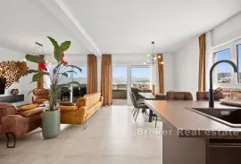 Luksuzan penthouse s bazenom i prekrasnim pogledom na more, Trogir, Διαμέρισμα