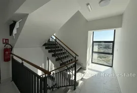 Penthouse s pogledom na more i krovnom terasom, Trogir, Appartamento