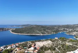 Jedinstveno građevinsko zemljište s panoramskim pogledom na more, Rogoznica, Terreno