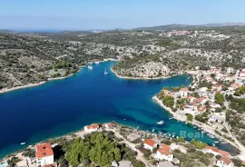 Jedinstveno građevinsko zemljište s panoramskim pogledom na more, Rogoznica, Terrain