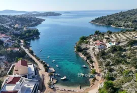 Jedinstveno građevinsko zemljište s panoramskim pogledom na more, Rogoznica, Terrain